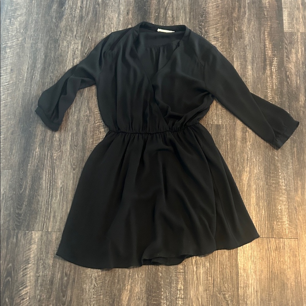 Lush Black V-Neck Elastic-Waist Mini Dress with Three-Quarter Sleeves